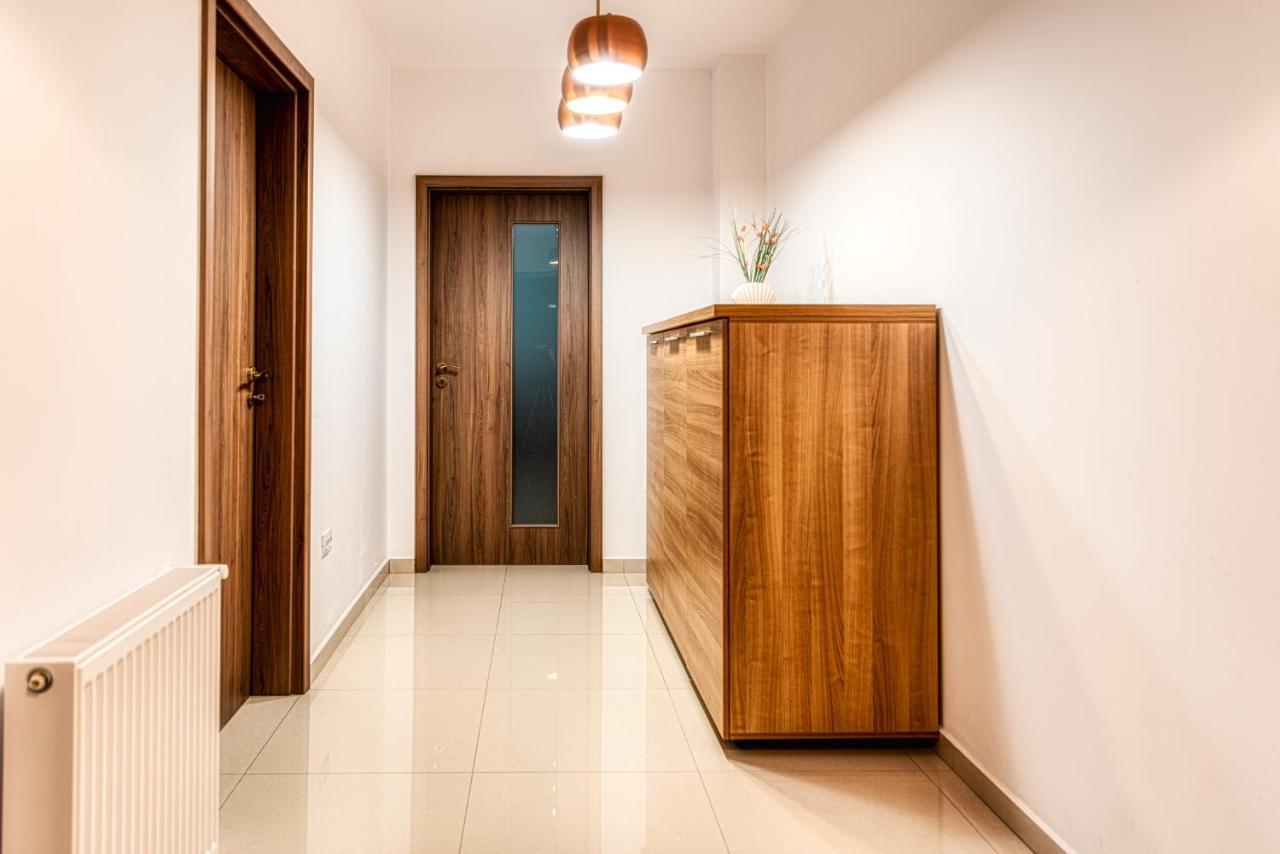 Nature Apartment - Minutes Away From The Old Town And Afi Mall Μπρασόβ Εξωτερικό φωτογραφία